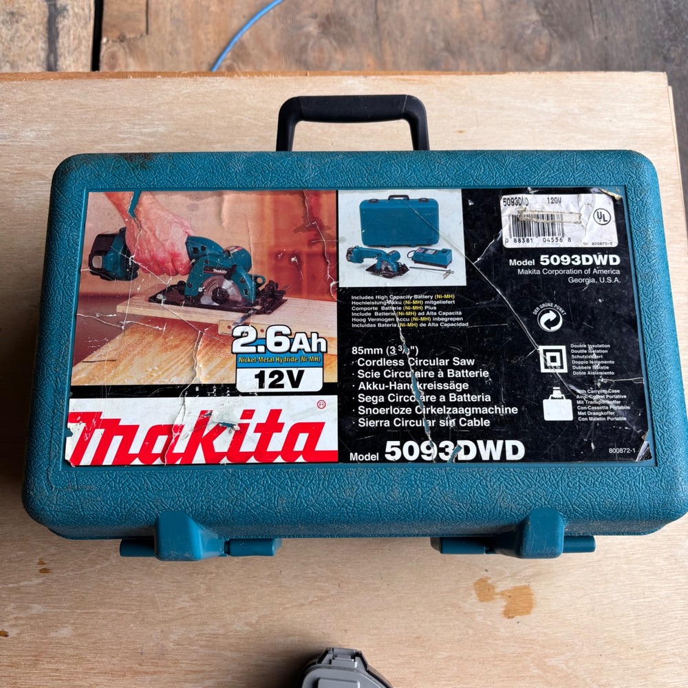 Makita 5093DWD 12V Cordless 3-3/8 Circular Saw Kit 2 Batteries Charger Case